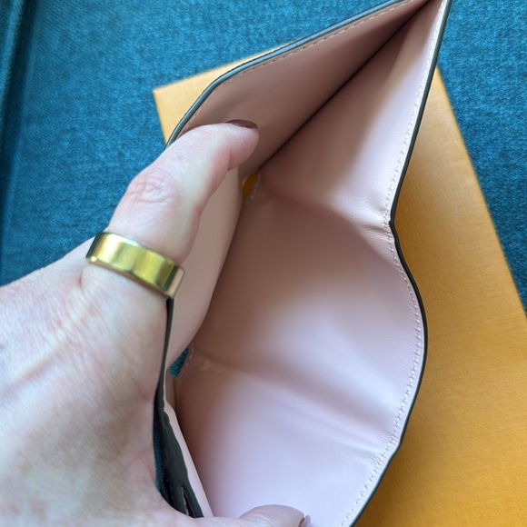 Louis Vuitton Celeste Wallet. M81665 - Picture 9 of 10